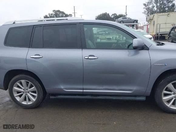 2009 Toyota Highlander Hybrid Limited with VIN JTEEW44A592033233, listed as a IAAI auction lot 41786543 with 120,841 mi miles. Bid and sale history available at carsss.com. Image 13.