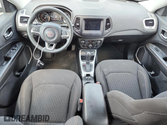 2021 Jeep Compass Sport z VIN 3C4NJCAB7MT588461, wystawiony jako Copart lot #61834045 z przebiegiem 114 732 mil mil oraz Szkoda całkowita • Salvage title. Historia ofert i sprzedaży dostępna na DreamBid. Obrazek 8.