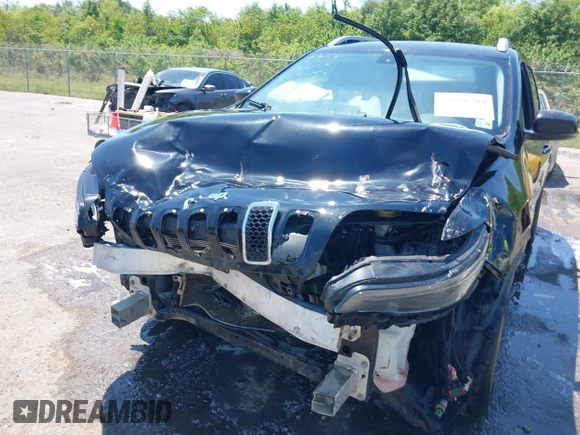 2019 Jeep Cherokee Latitude Plus z VIN 1C4PJMLB5KD474859, wystawiony jako IAAI lot #41990780 z przebiegiem 159 482 mil mil oraz . Historia ofert i sprzedaży dostępna na DreamBid. Obrazek 6.