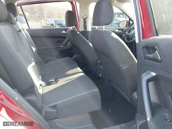 2018 Volkswagen Tiguan S with VIN 3VV1B7AX2JM050594, listed as a IAAI auction lot 41681117 with 134,654 mi miles. Bid and sale history available at carsss.com. Image 8.