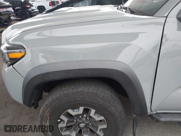 2023 Toyota Tacoma SR z VIN 3TMCZ5AN1PM602567, wystawiony jako IAAI lot #42355648 z przebiegiem 32 472 mil mil oraz . Historia ofert i sprzedaży dostępna na DreamBid. Obrazek 19.