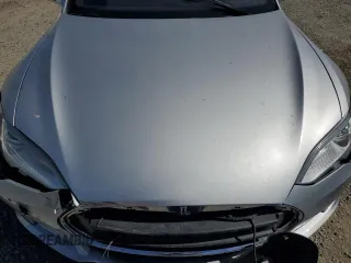 2016 Tesla Model S 90D z VIN 5YJSA1E4XGF115997, wystawiony jako Copart lot #60933525 z przebiegiem Nie podano mil oraz Szkoda całkowita • Salvage title. Historia ofert i sprzedaży dostępna na DreamBid. Obrazek 11.