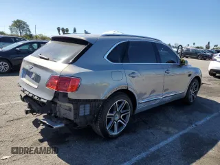 2018 Bentley Bentayga Signature z VIN SJAAC4ZV0JC020171, wystawiony jako Copart lot #48413645 z przebiegiem 76 196 mil mil oraz Szkody całkowita. Historia ofert i sprzedaży dostępna na DreamBid. Obrazek 3.