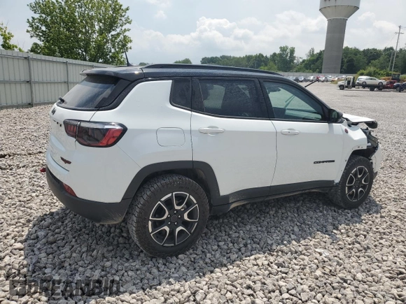 2025 Jeep Compass Trailhawk with VIN 3C4NJDDN6ST543276, listed as a Copart auction lot 62409755 with 4,116 mi miles and Clean title. Bid and sale history available at DreamBid. Image 3.