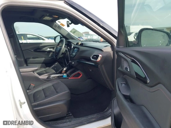 2021 Chevrolet TrailBlazer RS with VIN KL79MTSL2MB163941, listed as a IAAI auction lot 41698881 with 43,640 mi miles. Bid and sale history available at carsss.com. Image 5.