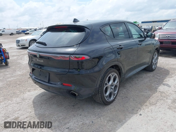 2024 Alfa Romeo Tonale Veloce z VIN ZASPATDW3R3048717, wystawiony jako IAAI lot #41831620 z przebiegiem 6 781 mil mil oraz . Historia ofert i sprzedaży dostępna na DreamBid. Obrazek 4.