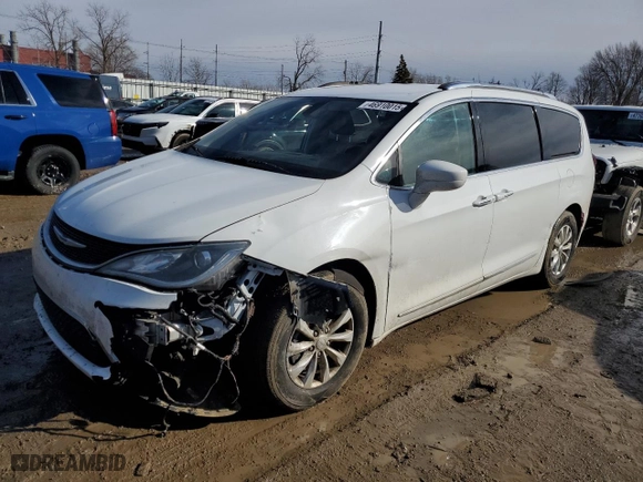 2019 Chrysler Pacifica Touring L with VIN 2C4RC1BG1KR625157, listed as a Copart auction lot 46910015 with NaN miles and Clean Title. Bid and sale history available at carsss.com. Image 1.