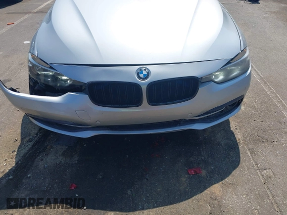 2017 BMW 3 Series 330i z VIN WBA8B9G33HNU56443, wystawiony jako IAAI lot #42416418 z przebiegiem 84 537 mil mil oraz . Historia ofert i sprzedaży dostępna na DreamBid. Obrazek 12.