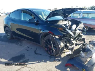 2022 Tesla Model Y Long Range z VIN 7SAYGAEE0NF538282, wystawiony jako IAAI lot #40826070 z przebiegiem 35 231 mil mil oraz . Historia ofert i sprzedaży dostępna na DreamBid. Obrazek 1.