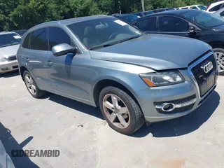 2010 Audi Q5 Premium Plus z VIN WA1LKAFP2AA083406, wystawiony jako IAAI lot #42312943 z przebiegiem 226 001 mil mil oraz . Historia ofert i sprzedaży dostępna na DreamBid. Obrazek 1.