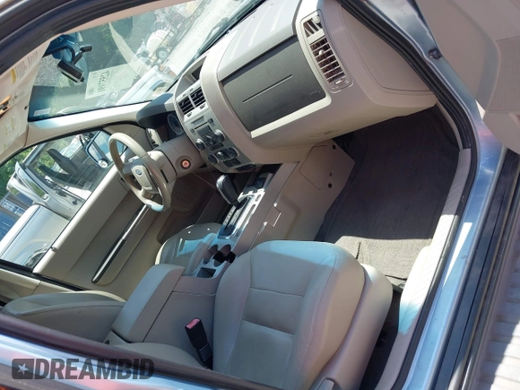 2008 Ford Escape Hybrid z VIN 1FMCU59H38KE68792, wystawiony jako IAAI lot #42557191 z przebiegiem 140 760 mil mil oraz . Historia ofert i sprzedaży dostępna na DreamBid. Obrazek 5.