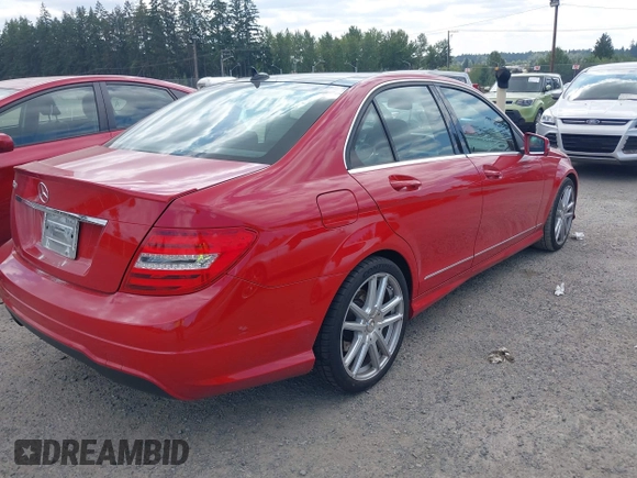2014 Mercedes-Benz C 250 Sport z VIN WDDGF4HB8EA953301, wystawiony jako IAAI lot #42759812 z przebiegiem 147 545 mil mil oraz . Historia ofert i sprzedaży dostępna na DreamBid. Obrazek 4.