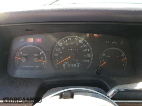 1997 Ford Crown Victoria LX z VIN 2FALP74W1VX218463, wystawiony jako Copart lot #52851045 z przebiegiem 236 098 mil mil oraz Szkoda całkowita • Salvage title. Historia ofert i sprzedaży dostępna na DreamBid. Obrazek 9.
