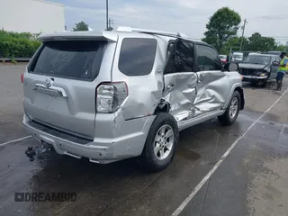 2011 Toyota 4Runner SR5 z VIN JTEZU5JR3B5014868, wystawiony jako IAAI lot #42286507 z przebiegiem Nie podano mil oraz . Historia ofert i sprzedaży dostępna na DreamBid. Obrazek 4.