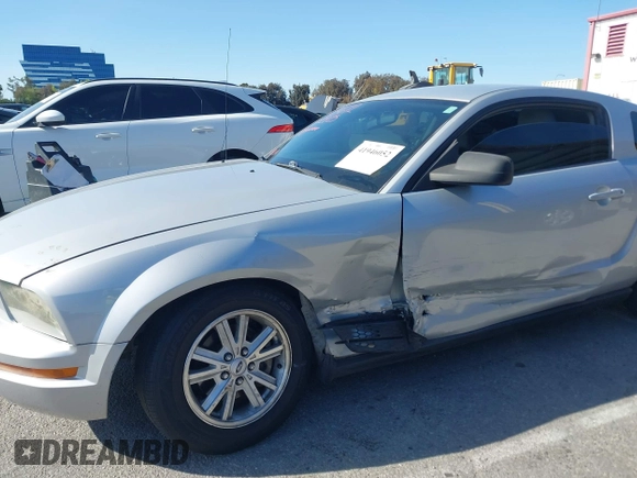 2006 Ford Mustang Standard with VIN 1ZVFT80N565198126, listed as a IAAI auction lot 41946052 with 159,915 mi miles. Bid and sale history available at carsss.com. Image 6.