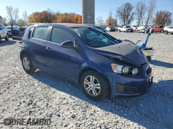 2013 Chevrolet Sonic LT with VIN 1G1JC6SB2D4158666, listed as a Copart auction lot 77833154 with 61,803 mi miles and Clean Title. Bid and sale history available at carsss.com. Image 4.