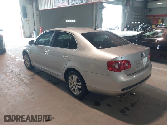 2007 Volkswagen Jetta Wolfsburg Edition z VIN 3VWEF71K47M068805, wystawiony jako IAAI lot #42738185 z przebiegiem 116 269 mil mil oraz . Historia ofert i sprzedaży dostępna na DreamBid. Obrazek 3.