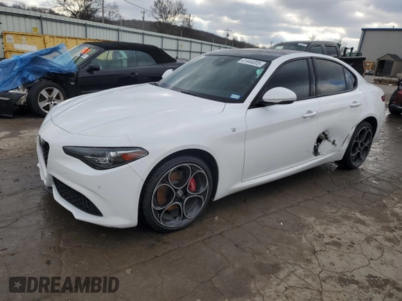 2022 Alfa Romeo Giulia Veloce z VIN ZARFANBN2N7653138, wystawiony jako Copart lot #41444005 z przebiegiem Nie podano mil oraz Szkody całkowita. Historia ofert i sprzedaży dostępna na DreamBid. Obrazek 1.