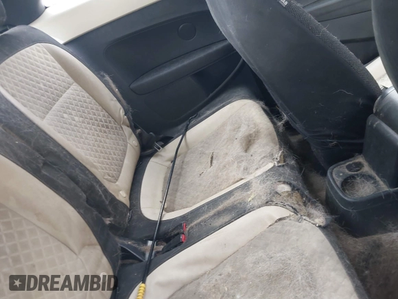 2019 Volkswagen Beetle S с VIN 3VWFD7AT1KM703684, выставлен на аукционе IAAI как лот 41571691 с пробегом 111 180 миль миль и . История ставок и продаж доступна на DreamBid. Изображение 8.