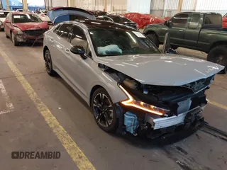 2024 Kia K5 GT-Line z VIN 5XXG64J22RG233037, wystawiony jako IAAI lot #41159103 z przebiegiem 27 674 mil mil oraz . Historia ofert i sprzedaży dostępna na DreamBid. Obrazek 1.