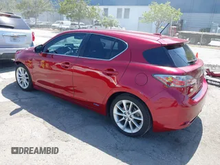 2011 Lexus CT 200h z VIN JTHKD5BH6B2021857, wystawiony jako IAAI lot #42047488 z przebiegiem 99 887 mil mil oraz . Historia ofert i sprzedaży dostępna na DreamBid. Obrazek 3.