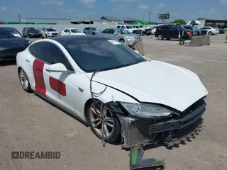 2013 Tesla Model S Performance с VIN 5YJSA1CP3DFP28634, выставлен на аукционе IAAI как лот 42490423 с пробегом Не указан миль и . История ставок и продаж доступна на DreamBid. Изображение 1.