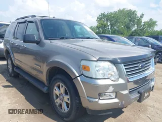 2008 Ford Explorer XLT z VIN 1FMEU73E98UA92588, wystawiony jako IAAI lot #42612972 z przebiegiem 194 059 mil mil oraz . Historia ofert i sprzedaży dostępna na DreamBid. Obrazek 1.