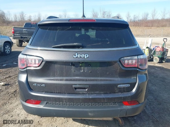2019 Jeep Compass Latitude with VIN 3C4NJDBB2KT760879, listed as a IAAI auction lot 41828861 with 68,450 mi miles. Bid and sale history available at carsss.com. Image 17.
