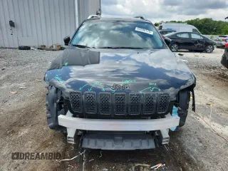 2019 Jeep Cherokee Latitude z VIN 1C4PJLCB9KD171917, wystawiony jako Copart lot #63590115 z przebiegiem 82 546 mil mil oraz Szkoda całkowita • Salvage title. Historia ofert i sprzedaży dostępna na DreamBid. Obrazek 5.