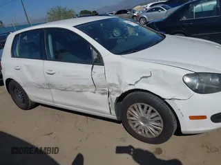 2011 Volkswagen Golf z VIN WVWDA7AJ1BW032471, wystawiony jako IAAI lot #41839585 z przebiegiem 166 094 mil mil oraz . Historia ofert i sprzedaży dostępna na DreamBid. Obrazek 6.