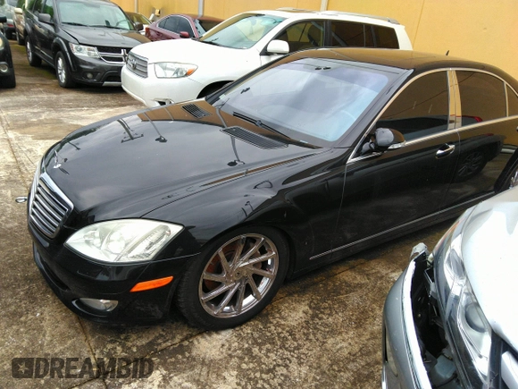2007 Mercedes-Benz S 550 with VIN WDDNG71XX7A072453, listed as a IAAI auction lot 42201163 with 155,116 mi miles and . Bid and sale history available at carsss.com. Image 2.