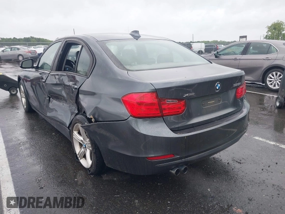 2014 BMW 3 Series 328i xDrive z VIN WBA3B5G51ENS09342, wystawiony jako IAAI lot #42270723 z przebiegiem 169 064 mil mil oraz . Historia ofert i sprzedaży dostępna na DreamBid. Obrazek 3.