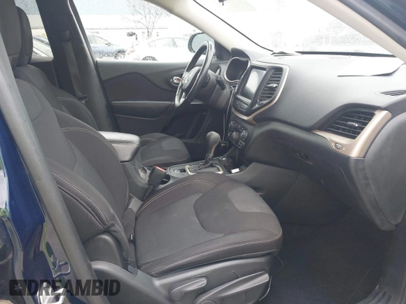2015 Jeep Cherokee Latitude with VIN 1C4PJMCS2FW538575, listed as a IAAI auction lot 41799474 with 88,197 mi miles and . Bid and sale history available at DreamBid. Image 5.