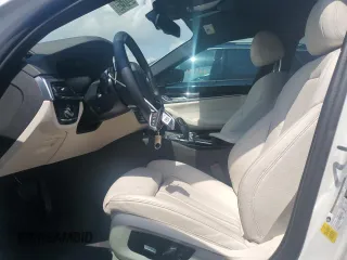 2023 BMW 5 Series 530i z VIN WBA53BH08PCL91059, wystawiony jako Copart lot #54040345 z przebiegiem 7 451 mil mil oraz Szkoda całkowita • Salvage title. Historia ofert i sprzedaży dostępna na DreamBid. Obrazek 7.