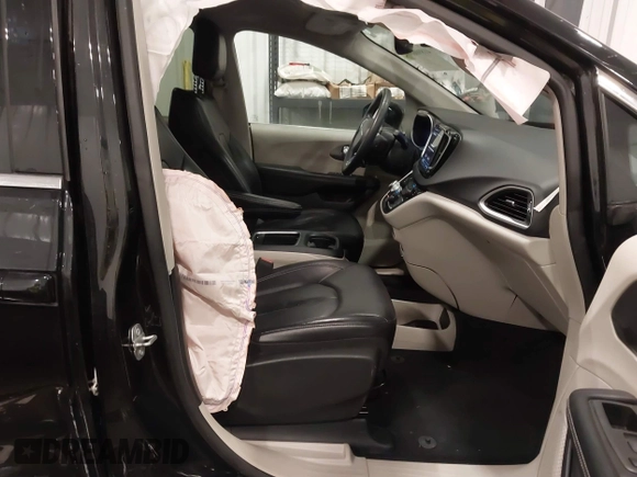 2022 Chrysler Pacifica Touring L with VIN 2C4RC1BG0NR170029, listed as a IAAI auction lot 41890660 with 88,121 mi miles and . Bid and sale history available at DreamBid. Image 5.