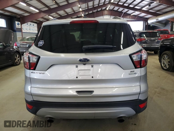 2018 Ford Escape SE z VIN 1FMCU9GD9JUA77812, wystawiony jako Copart lot #57847175 z przebiegiem 106 898 mil mil oraz Czysty tytuł • Clean title. Historia ofert i sprzedaży dostępna na DreamBid. Obrazek 6.