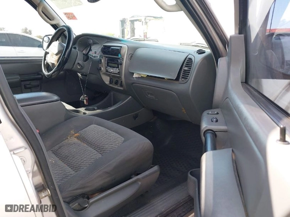 2004 Ford Explorer Sport Trac XLS with VIN 1FMZU77K84UC04230, listed as a IAAI auction lot 41909068 with 237,662 mi miles. Bid and sale history available at carsss.com. Image 5.