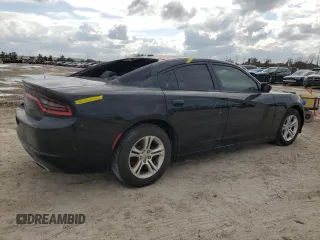 2015 Dodge Charger SE z VIN 2C3CDXBG3FH918306, wystawiony jako Copart lot #43666945 z przebiegiem Nie podano mil oraz Czysty tytuł • Clean title. Historia ofert i sprzedaży dostępna na DreamBid. Obrazek 3.