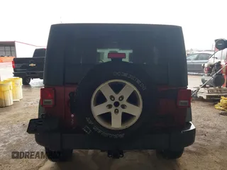 2010 Jeep Wrangler Unlimited Rubicon z VIN 1J4HA6H18AL180628, wystawiony jako IAAI lot #42110357 z przebiegiem 217 940 mil mil oraz . Historia ofert i sprzedaży dostępna na DreamBid. Obrazek 16.