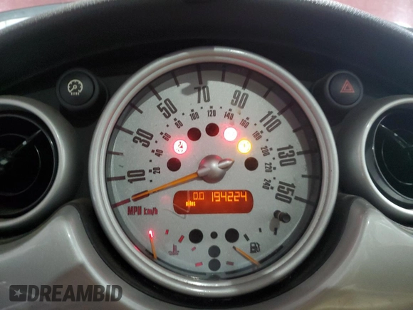 2002 MINI Hardtop with VIN WMWRC33402TC36986, listed as a Copart auction lot 50131045 with 194,224 mi miles and Salvage Title. Bid and sale history available at DreamBid. Image 9.