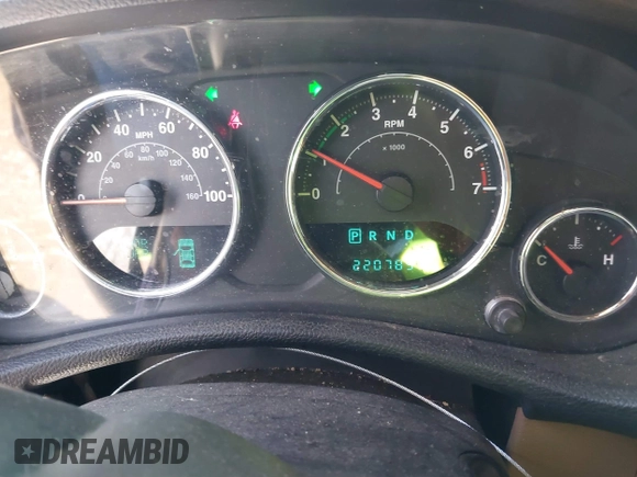 2012 Jeep Wrangler Unlimited Altitude z VIN 1C4HJWEG7CL191444, wystawiony jako IAAI lot #41643441 z przebiegiem 220 785 mil mil oraz . Historia ofert i sprzedaży dostępna na DreamBid. Obrazek 7.