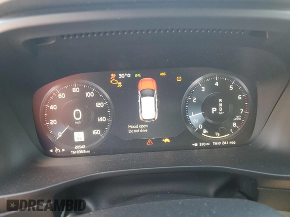 2021 Volvo XC40 Momentum with VIN YV4162UK3M2456124, listed as a Copart auction lot 41666365 with 20,542 mi miles and Salvage Title. Bid and sale history available at carsss.com. Image 9.