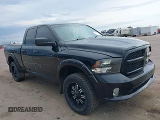 2013 Ram 1500 Express z VIN 1C6RR7FT4DS522221, wystawiony jako IAAI lot #39470027 z przebiegiem 110 639 mil mil oraz . Historia ofert i sprzedaży dostępna na DreamBid. Obrazek 1.