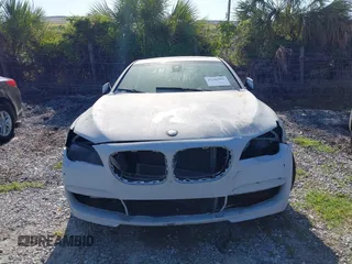 2013 BMW 7 Series 750Li z VIN WBAYE8C50DD133041, wystawiony jako IAAI lot #42280002 z przebiegiem Nie podano mil oraz . Historia ofert i sprzedaży dostępna na DreamBid. Obrazek 13.