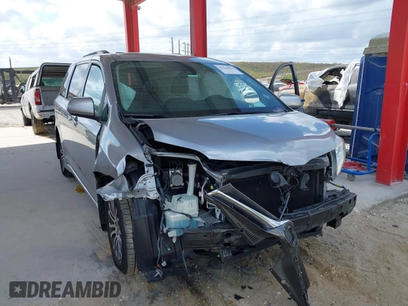 2018 Toyota Sienna XLE Auto Access Seat with VIN 5TDYZ3DC4JS941562, listed as a IAAI auction lot 41569858 with 76,439 mi miles. Bid and sale history available at carsss.com. Image 6.