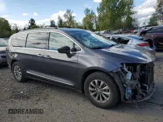 2017 Chrysler Pacifica Touring L z VIN 2C4RC1BG0HR559239, wystawiony jako Copart lot #53901775 z przebiegiem 102 037 mil mil oraz Szkoda całkowita • Salvage title. Historia ofert i sprzedaży dostępna na DreamBid. Obrazek 4.