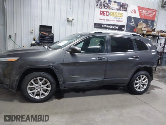 2016 Jeep Cherokee Latitude z VIN 1C4PJMCB1GW367092, wystawiony jako IAAI lot #41101266 z przebiegiem 96 500 mil mil oraz . Historia ofert i sprzedaży dostępna na DreamBid. Obrazek 14.