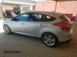 2014 Ford Focus SE z VIN 1FADP3K29EL239636, wystawiony jako Copart lot #59054945 z przebiegiem 130 960 mil mil oraz Czysty tytuł • Clean title. Historia ofert i sprzedaży dostępna na DreamBid. Obrazek 2.