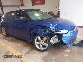 2012 Hyundai Veloster w/Gray Int z VIN KMHTC6AD4CU031950, wystawiony jako IAAI lot #41720592 z przebiegiem 228 898 mil mil oraz . Historia ofert i sprzedaży dostępna na DreamBid. Obrazek 1.