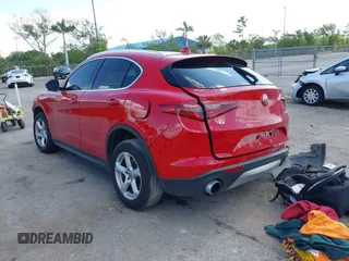 2018 Alfa Romeo Stelvio z VIN ZASFAKAN8J7B82205, wystawiony jako IAAI lot #42228471 z przebiegiem 67 968 mil mil oraz . Historia ofert i sprzedaży dostępna na DreamBid. Obrazek 3.
